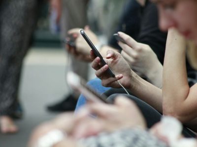 Kota Di Jepang Batasi Pakai HP Maksimal 2 Jam Per Hari Mulai Oktober