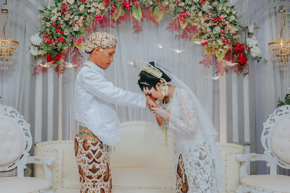 Nikah Modal Minim: Mending Pesta Mewah Atau DP Rumah Dulu?