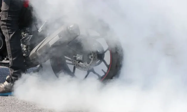 Cek 3 Penyebab Utama Motor Berasap Sebelum Terlambat