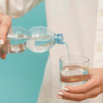 Lagi Mumet Banget? Coba Minum Air Putih Dulu, Deh!