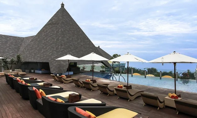 Pilihan Hotel Hemat Pinggir Pantai Kuta Buat Liburan