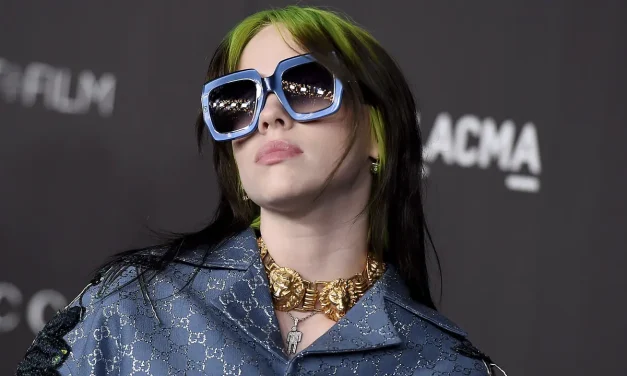 Gaya Unik Billie Eilish Yang Selalu Bikin Salfok