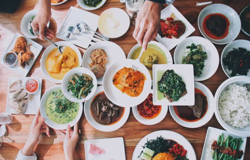 4 Spot Nasi Padang Ini Bikin Nambah Nasi Terus