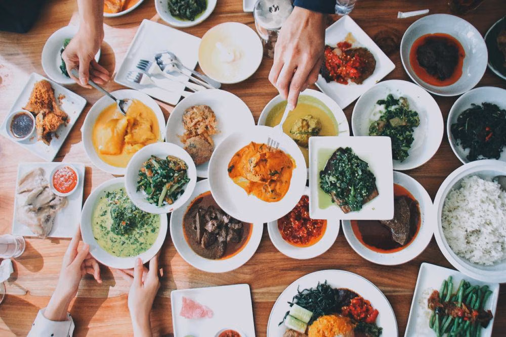 4 Spot Nasi Padang Ini Bikin Nambah Nasi Terus