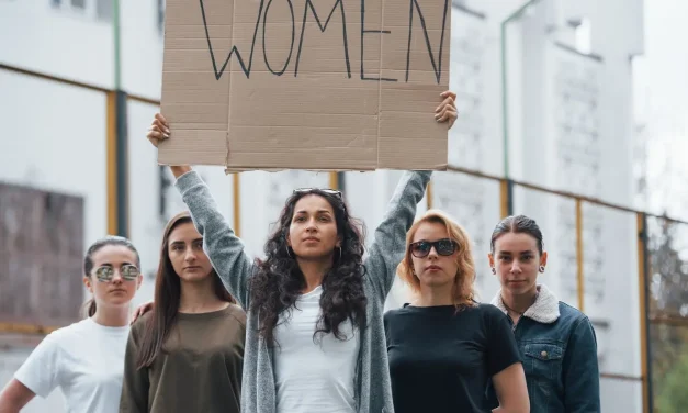 Arti Penting Wanita Bagi Lingkungan Sosial