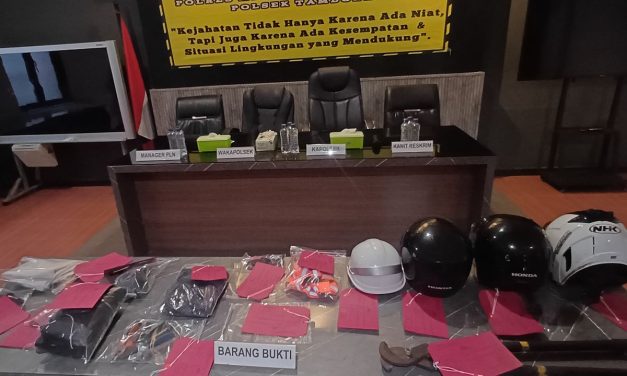 Nyamar Jadi Petugas, Maling Kabel Di Tambora Di Ciduk
